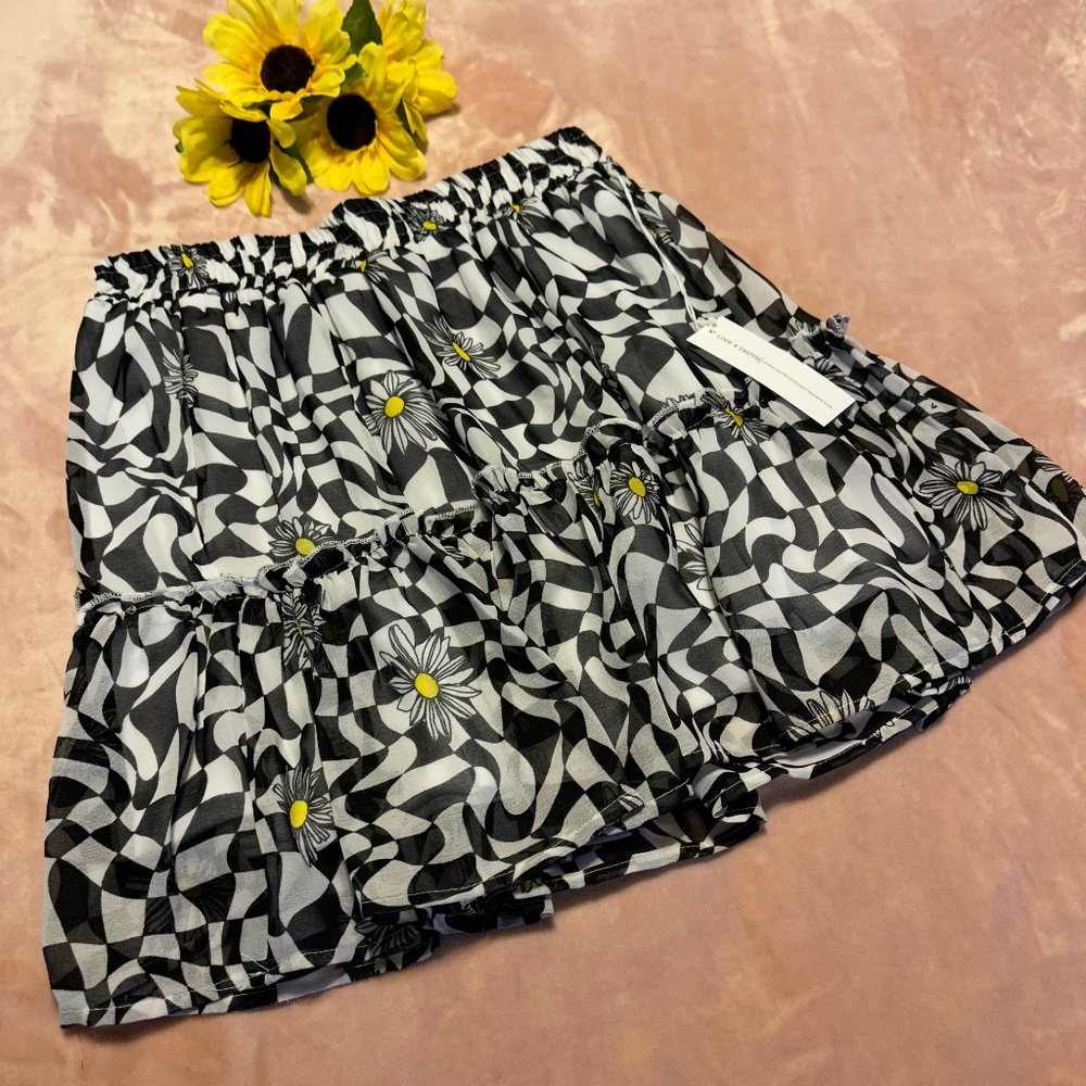 Live 4 Truth Tiered Ruffle Skirt Black and Yellow Daisy Junior Size Large